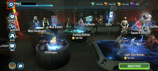 Une capture d'écran de la cantina dans Héros de la Galaxie, avec la roue dentée des paramètres en surbrillance.
